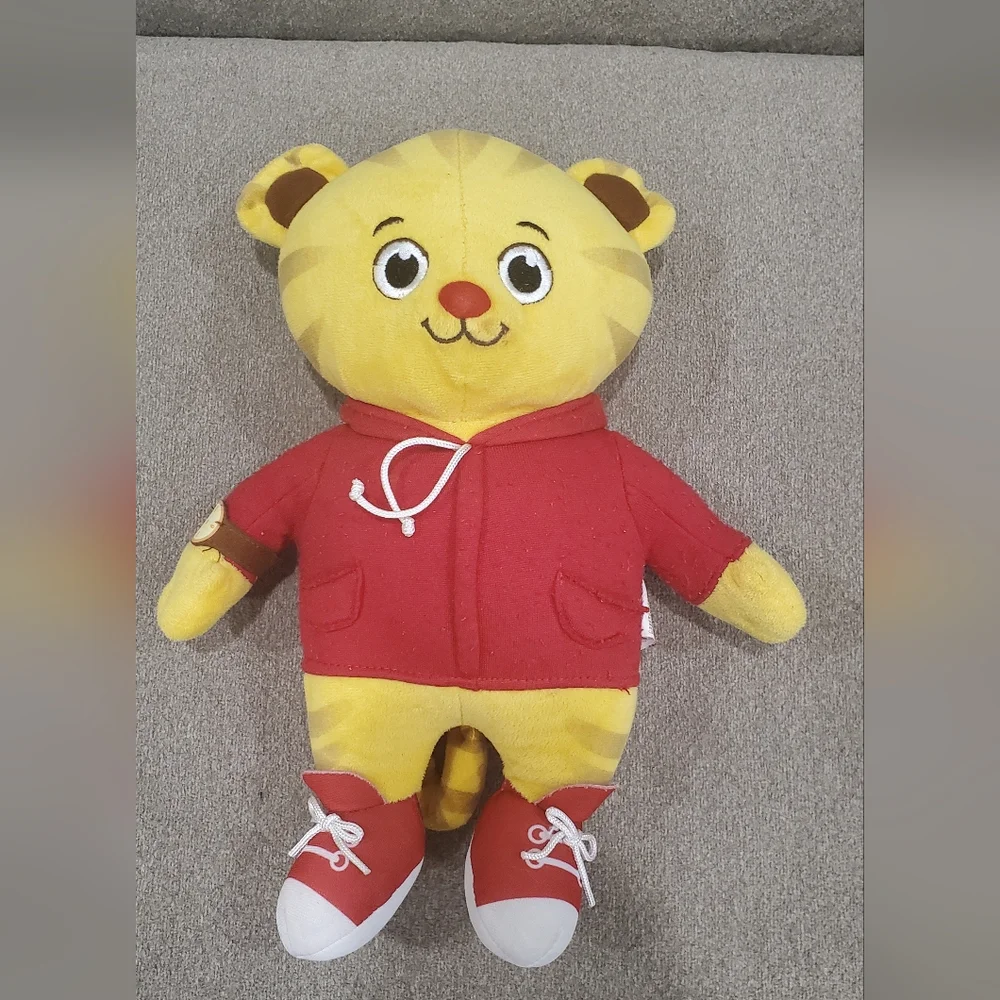 Daniel Tiger talking stuffie - Picture 1 of 5